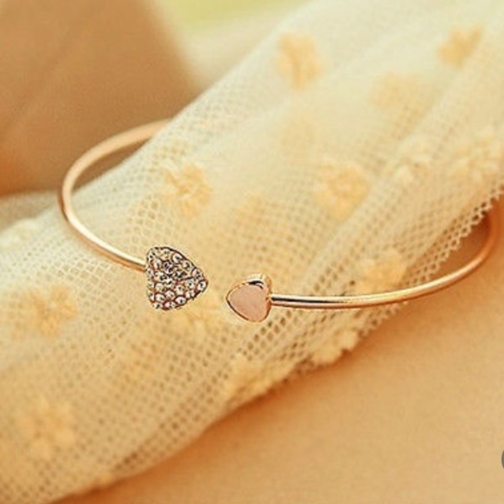 🌼2/$25🌼 Golden Rhinestone Heart Cuff - Picture 4 of 11
